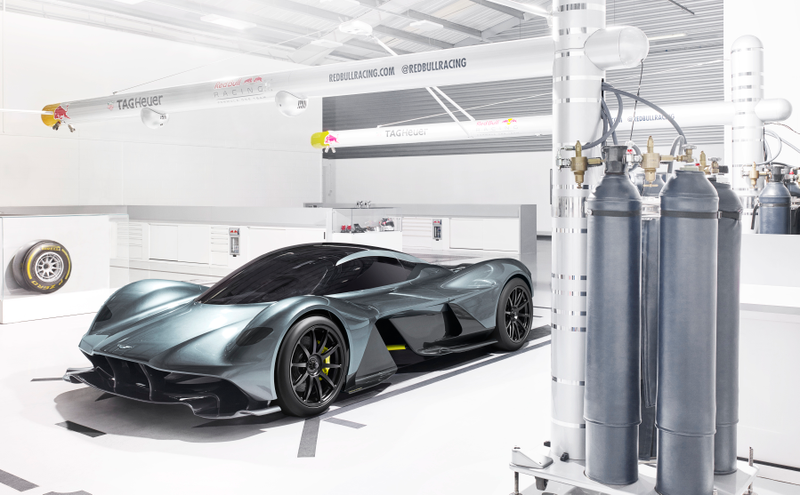 Illustration for article titled El nuevo Aston Martin AM-RB 001 es una bestia de 12 cilindros que parece del futuro